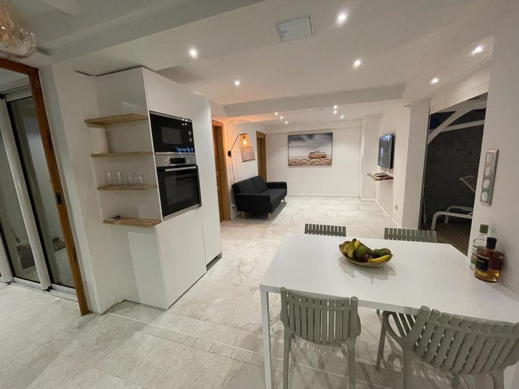 Les Appart Villa Sunbay Caraibes Avec Piscine Privative Vue Mer Et Montagne Le François Esterno foto
