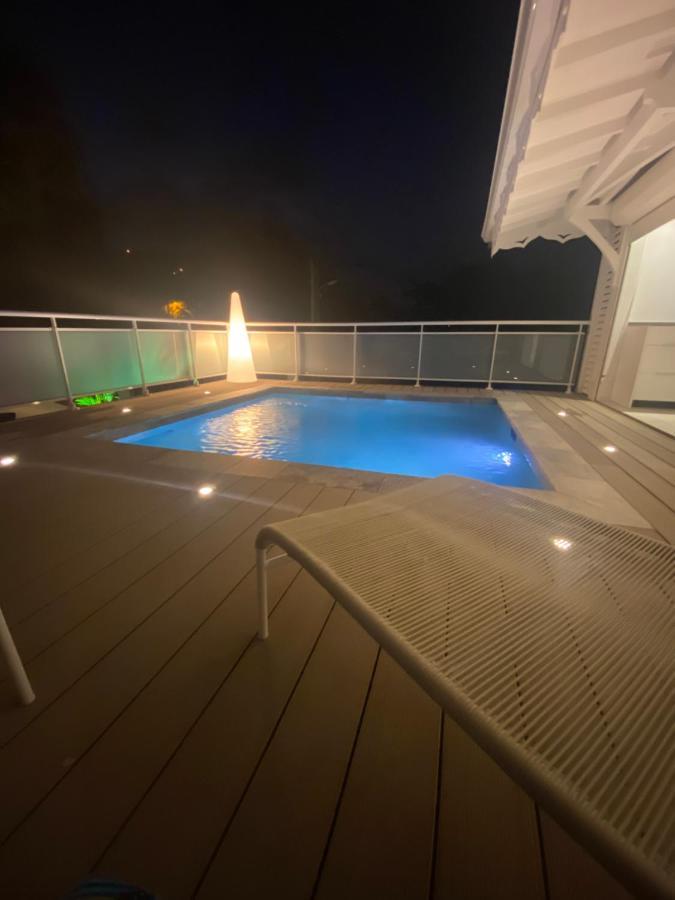 Les Appart Villa Sunbay Caraibes Avec Piscine Privative Vue Mer Et Montagne Le François Esterno foto
