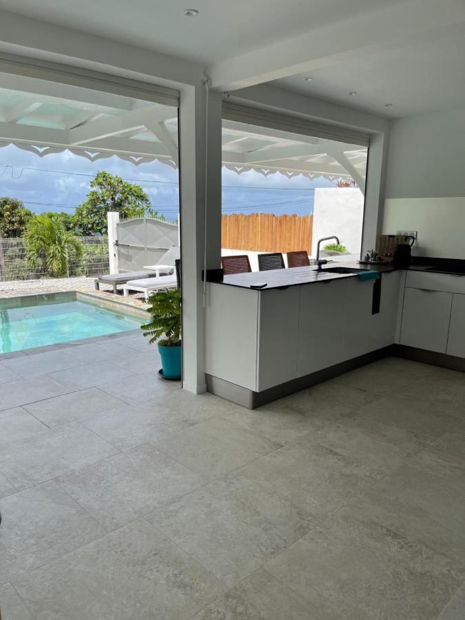 Les Appart Villa Sunbay Caraibes Avec Piscine Privative Vue Mer Et Montagne Le François Esterno foto