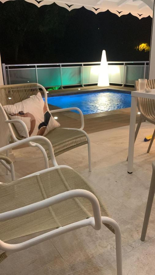 Les Appart Villa Sunbay Caraibes Avec Piscine Privative Vue Mer Et Montagne Le François Esterno foto