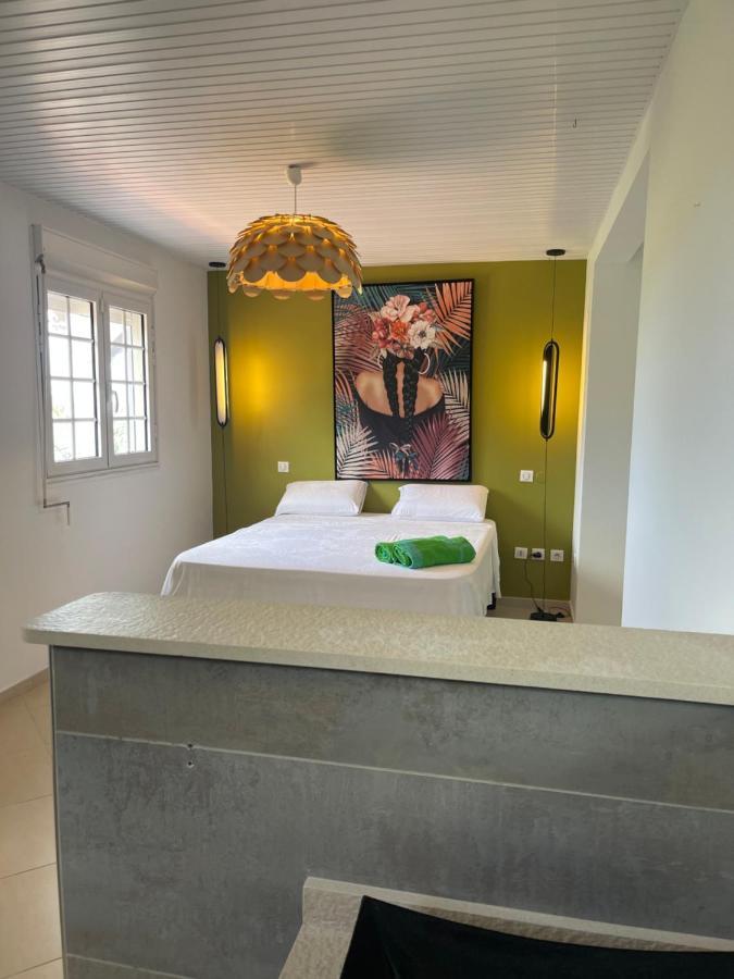 Les Appart Villa Sunbay Caraibes Avec Piscine Privative Vue Mer Et Montagne Le François Esterno foto