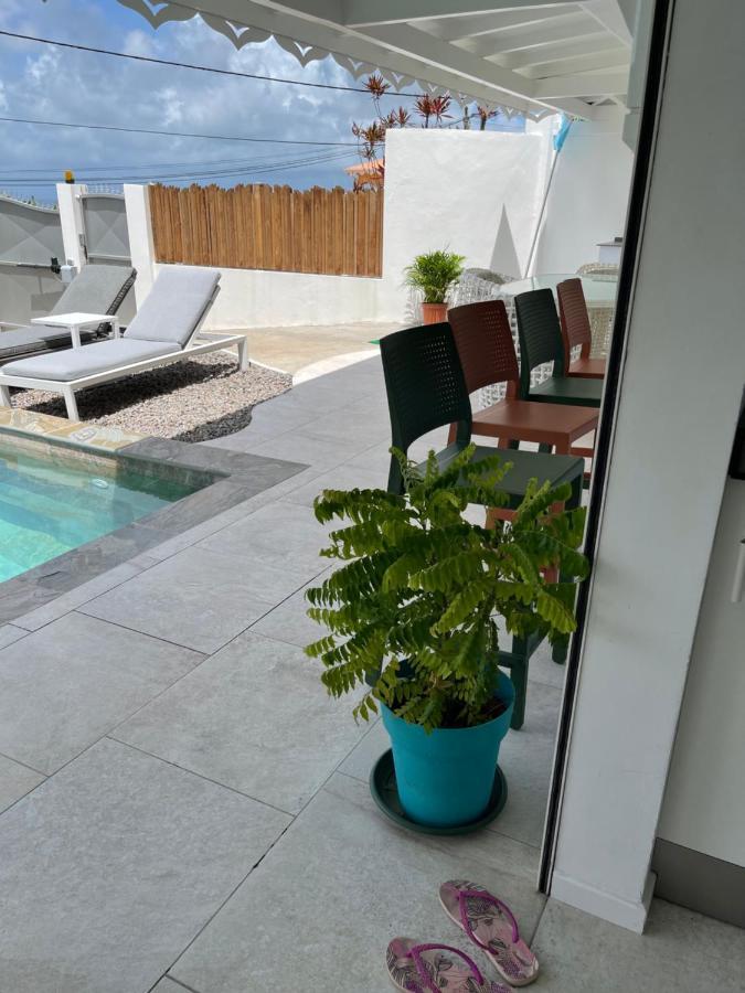 Les Appart Villa Sunbay Caraibes Avec Piscine Privative Vue Mer Et Montagne Le François Esterno foto