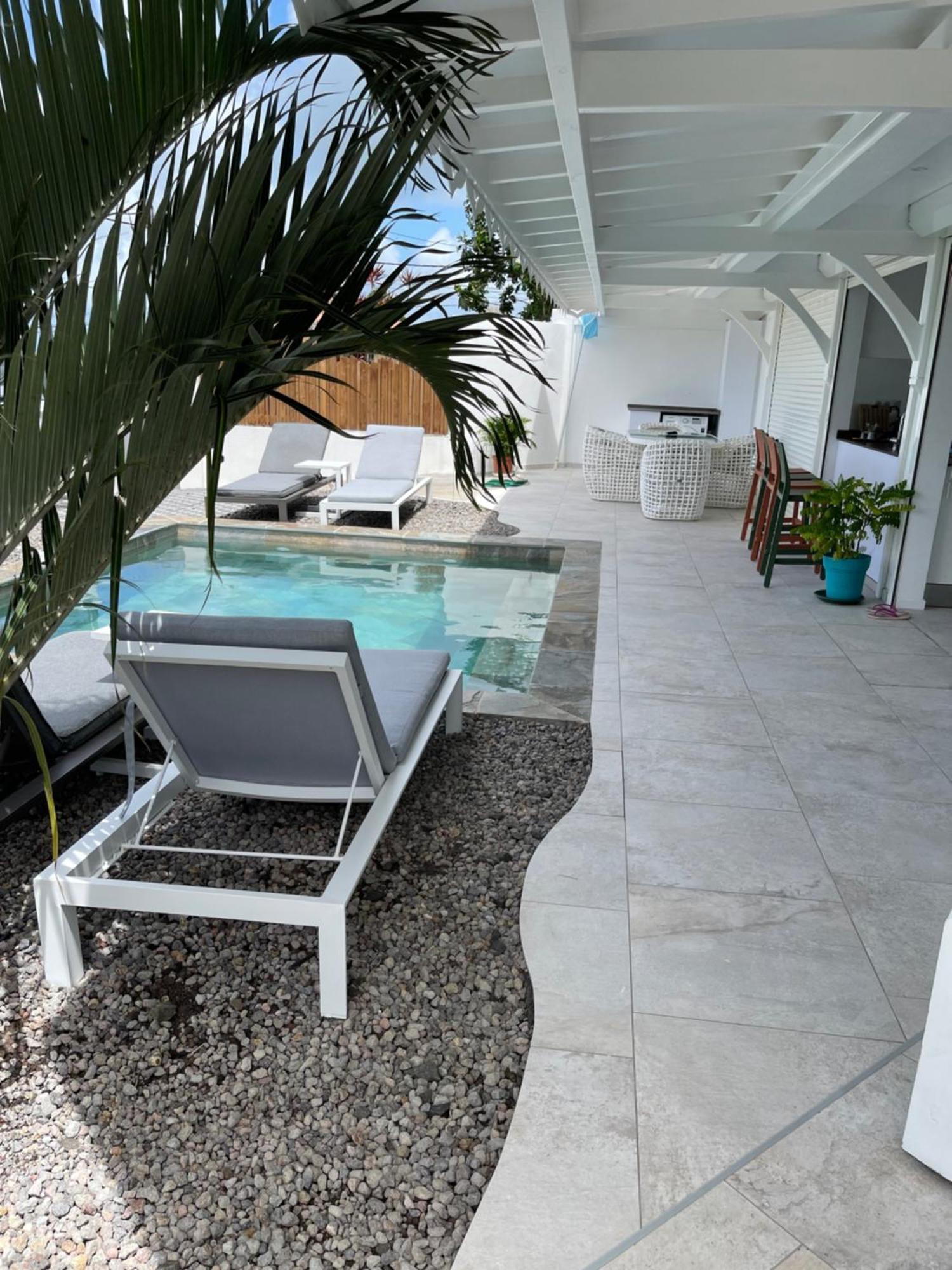 Les Appart Villa Sunbay Caraibes Avec Piscine Privative Vue Mer Et Montagne Le François Esterno foto