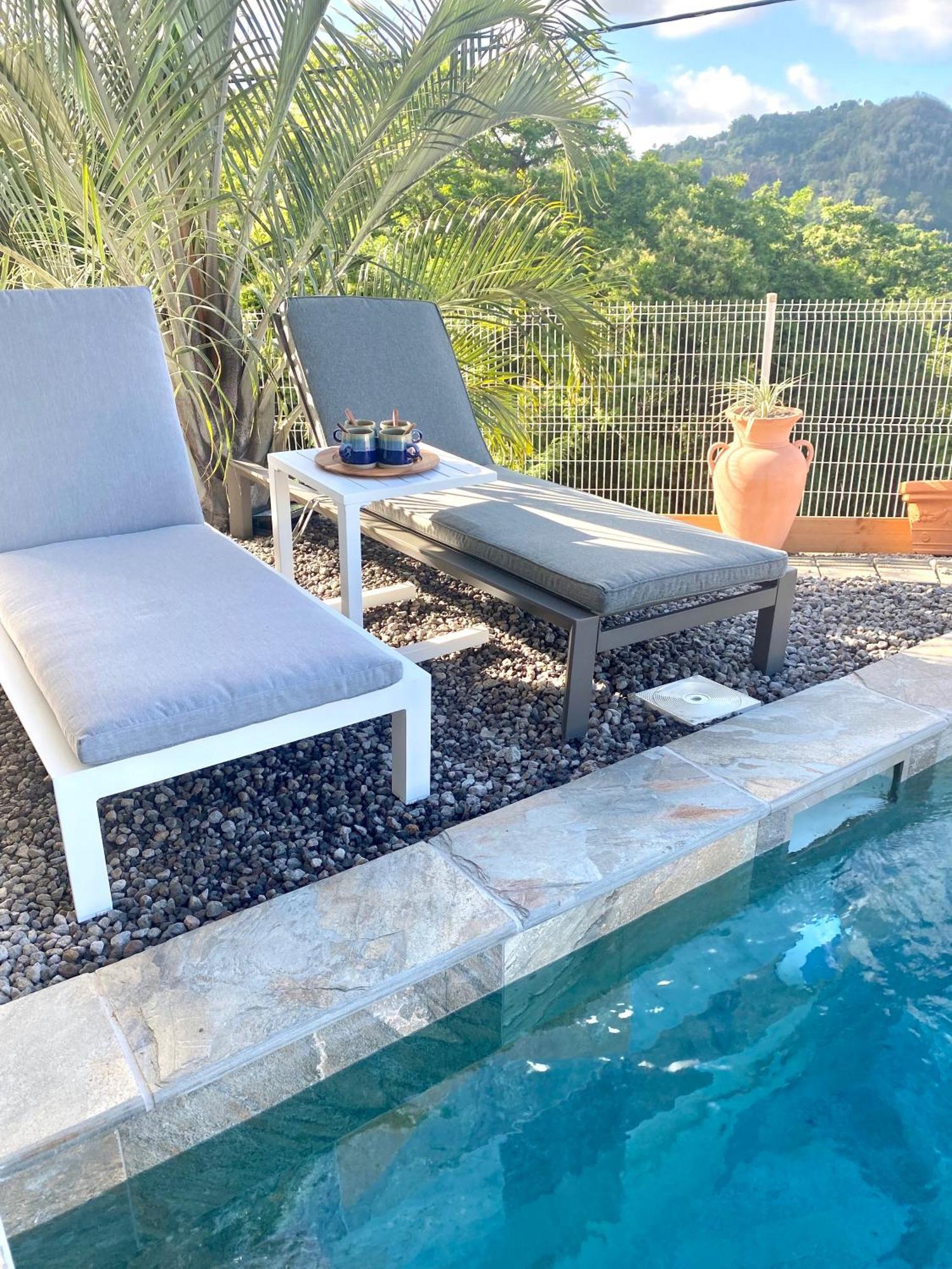 Les Appart Villa Sunbay Caraibes Avec Piscine Privative Vue Mer Et Montagne Le François Esterno foto