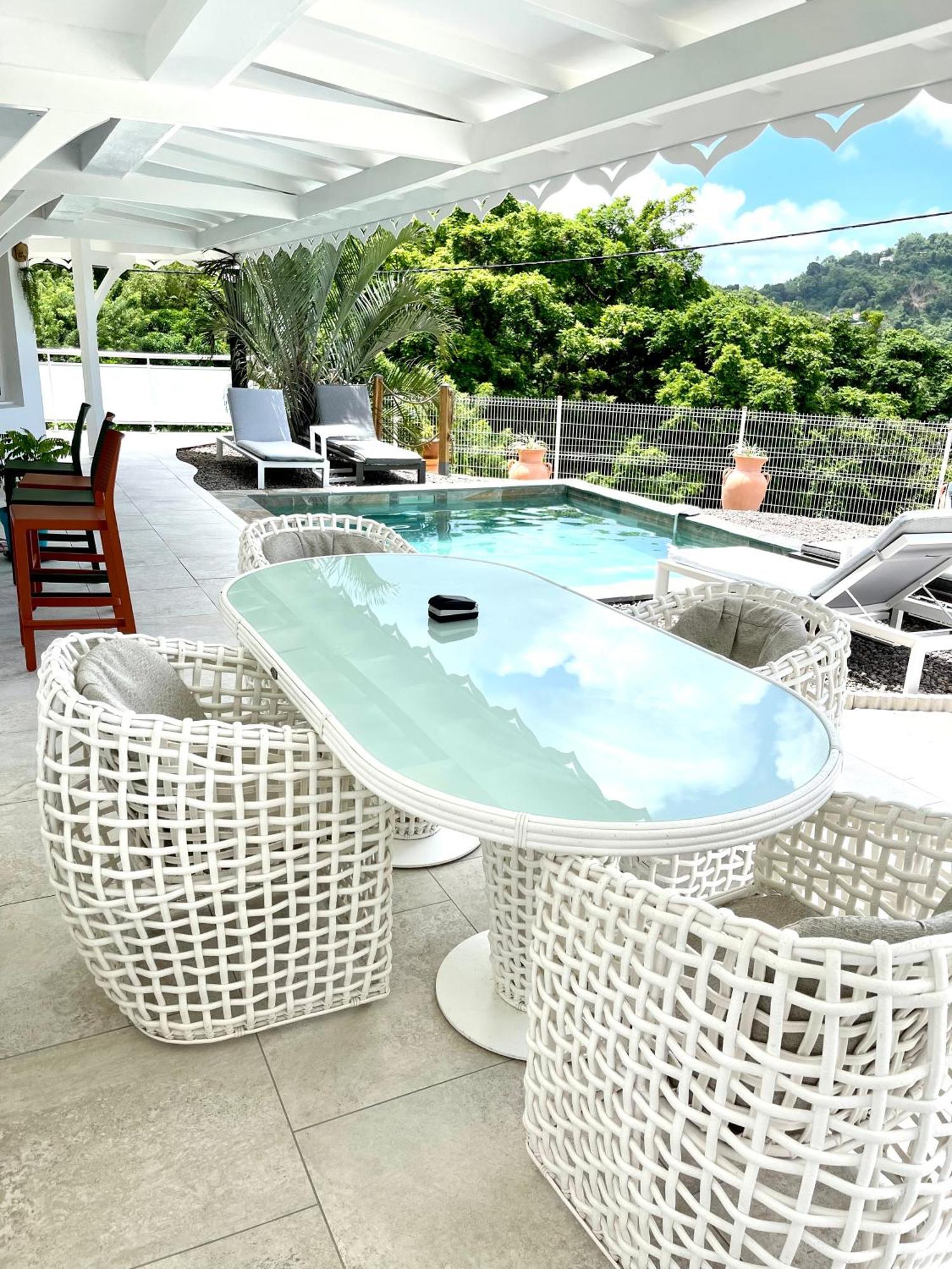 Les Appart Villa Sunbay Caraibes Avec Piscine Privative Vue Mer Et Montagne Le François Esterno foto
